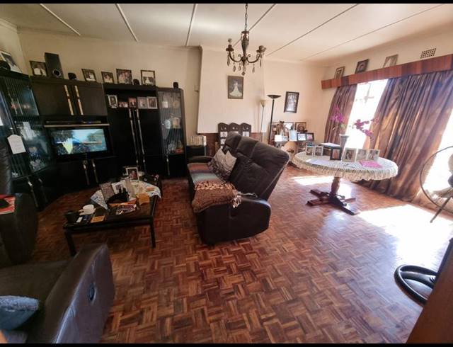 4 BEDROOM HOUSE FOR SALE IN TULISA PARK